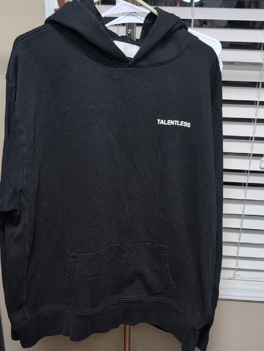 TALENTLESS Black Minimal Logo Hoodie